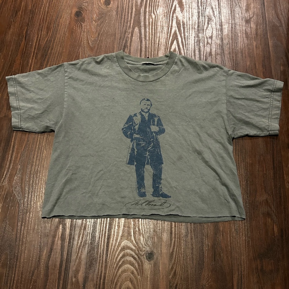 Size Medium Cropped Historic T-Shirt